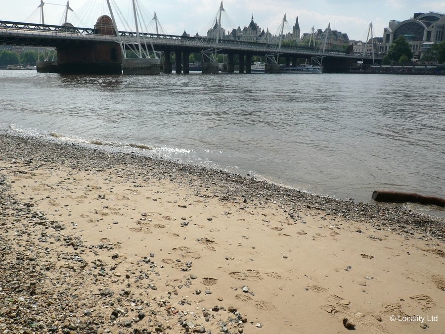 London's only beach.... (Lambeth, London)